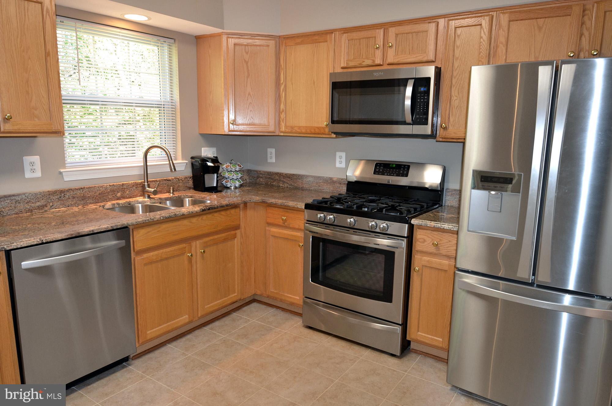 8112 Rugby Road Manassas, VA 20111 - Photo 21 of 38 Kitchen w/granite counters