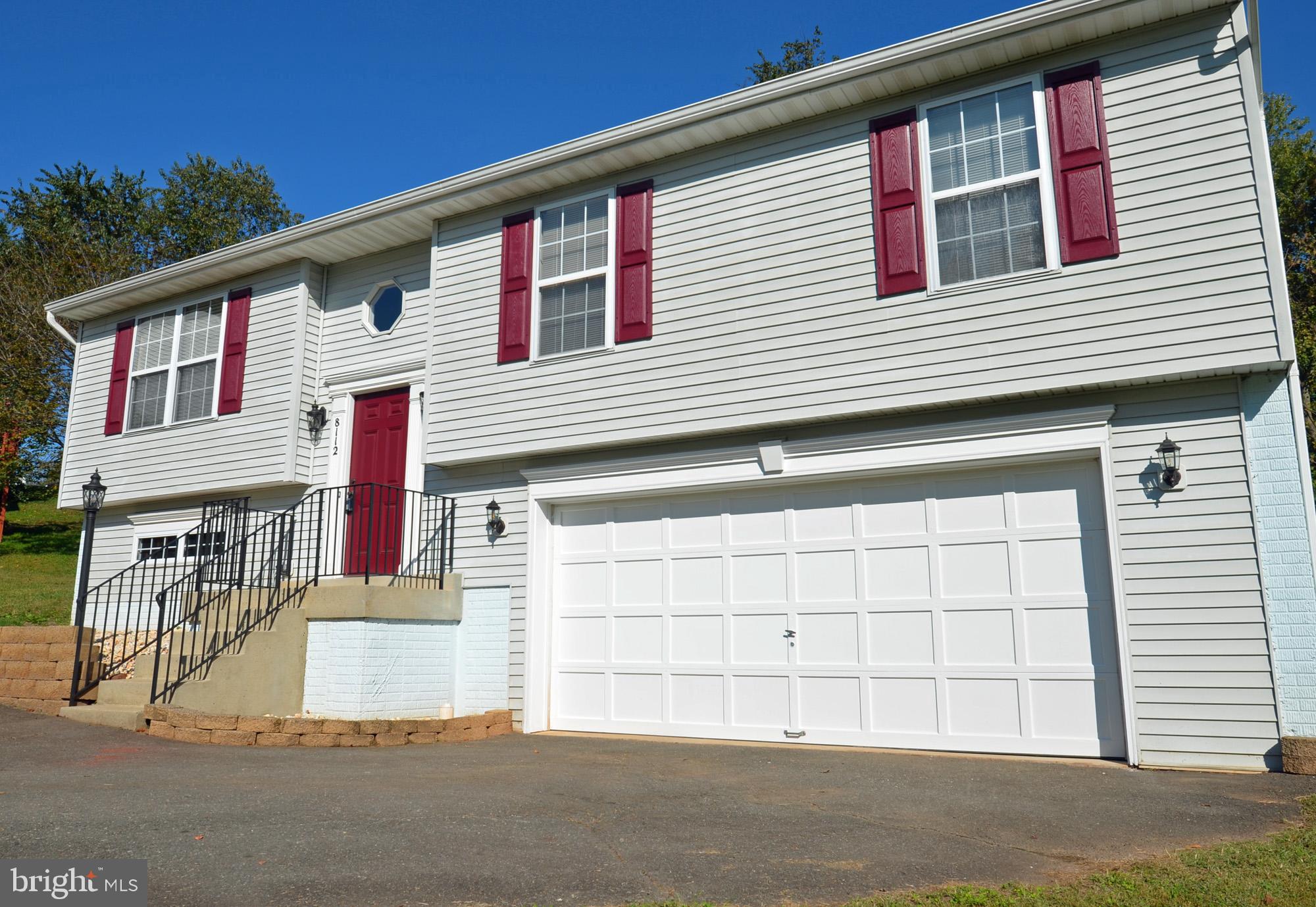 8112 Rugby Road Manassas, VA 20111 - Photo 3 of 38 Oversized, 2-car garage