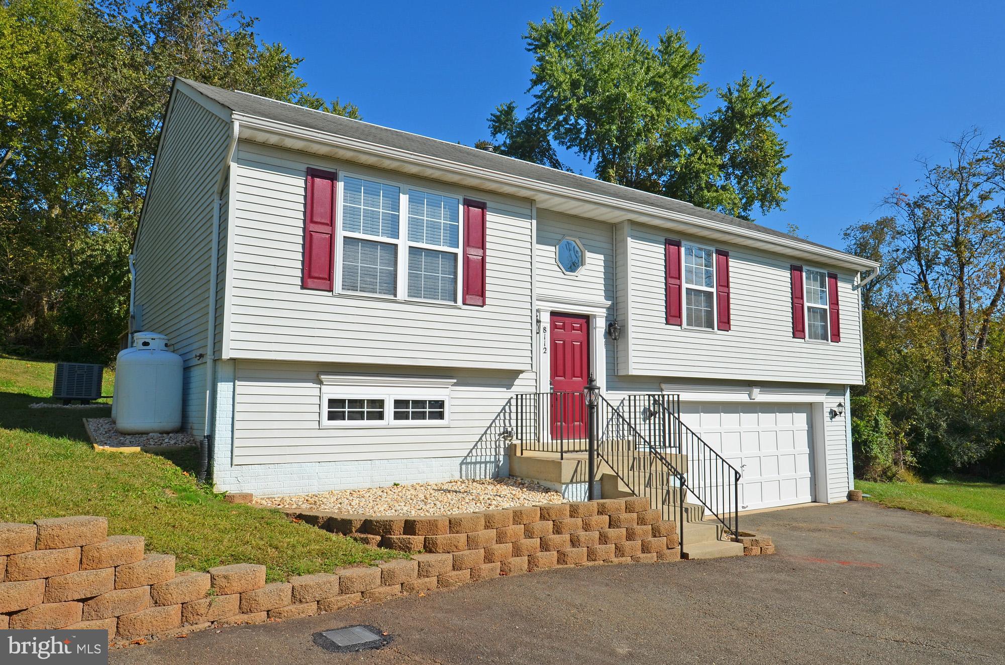 8112 Rugby Road Manassas, VA 20111 - Photo 4 of 38 Great curb appeal