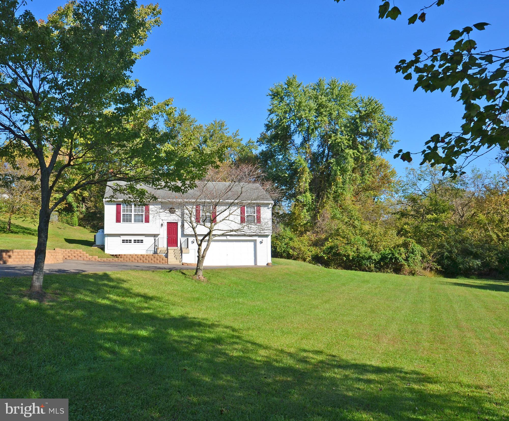 8112 Rugby Road Manassas, VA 20111 - Photo 5 of 38 Greenspace and mature trees
