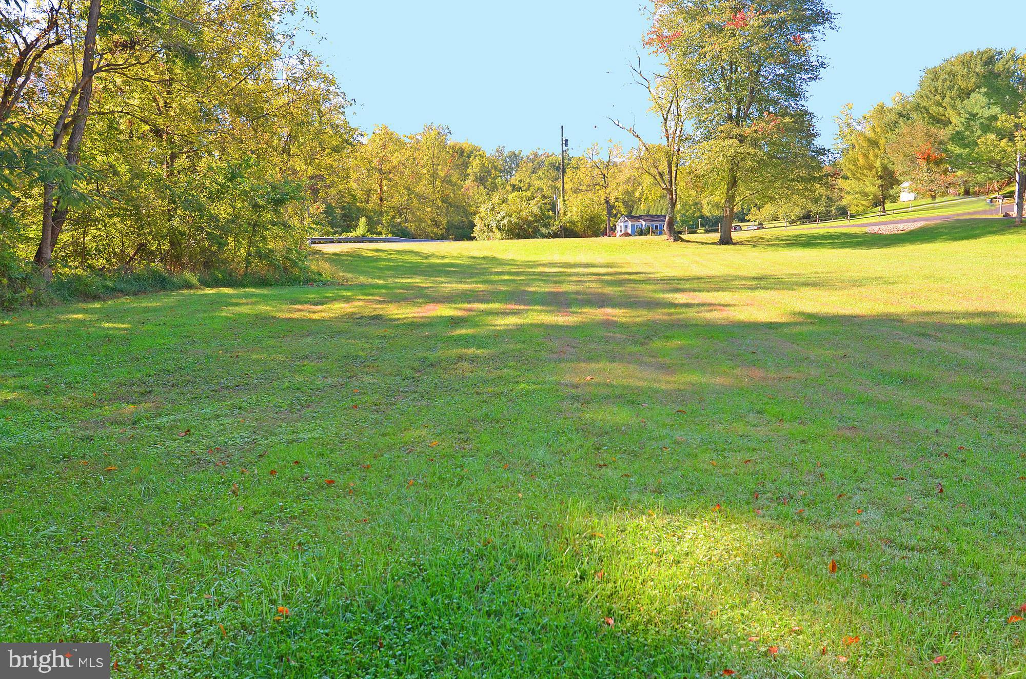 8112 Rugby Road Manassas, VA 20111 - Photo 10 of 38 Great outdoor space!