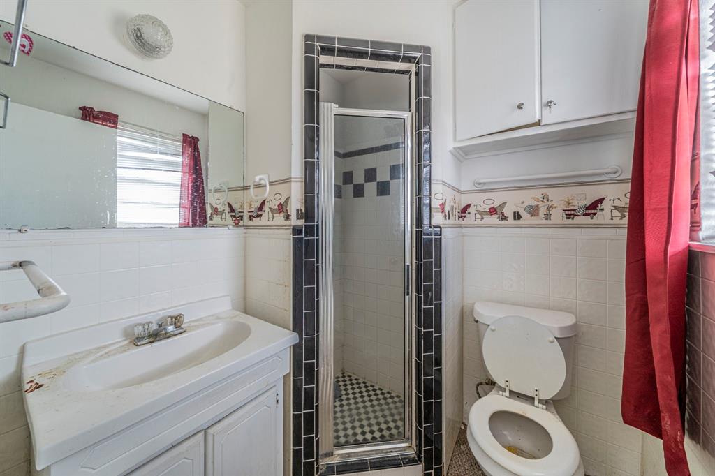 3816 Springbranch Drive Benbrook, TX 76116 - Photo 16 of 27 a bathroom with a toilet sink and mirror