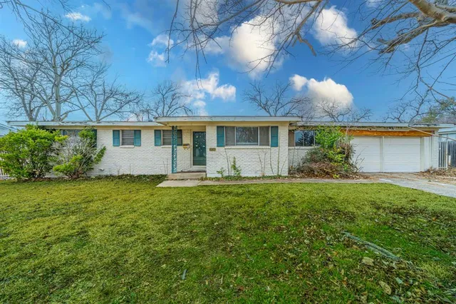 $189,000 | 3816 Springbranch Drive, Benbrook, TX 76116