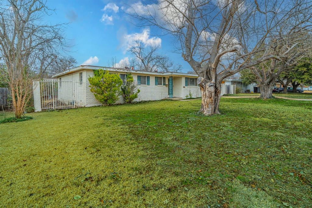3816 Springbranch Drive Benbrook, TX 76116 - Photo 3 of 27 a view of a house with a yard