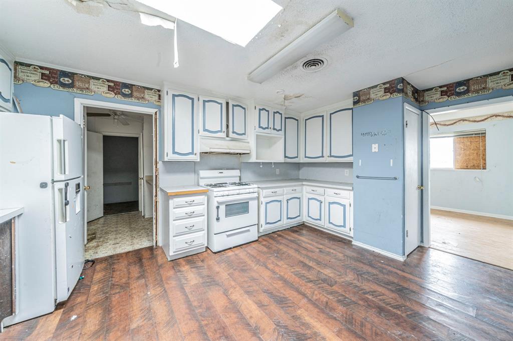 3816 Springbranch Drive Benbrook, TX 76116 - Photo 10 of 27 a kitchen with stainless steel appliances granite countertop a refrigerator and a stove top oven