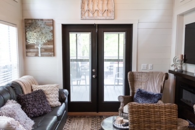 8 Holly Tree Court Monteagle, TN 37356 - Photo 5 of 14 a living room with furniture and a window