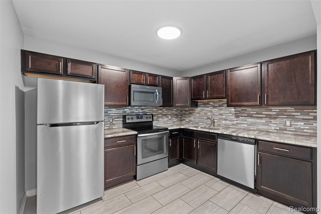 4127 Kent Road Royal Oak, MI 48073 - Photo 4 of 10