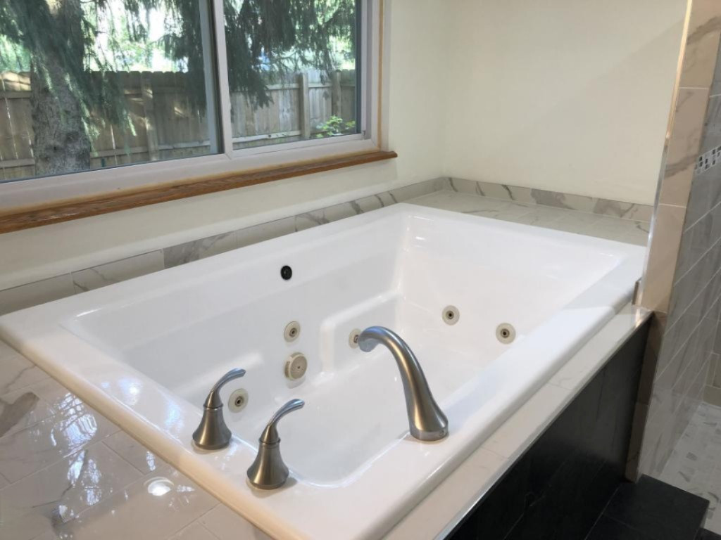 7069 Moorsbridge Road Portage, MI 49024 - Photo 14 of 55 Master Bathroom - Whirlpool tub