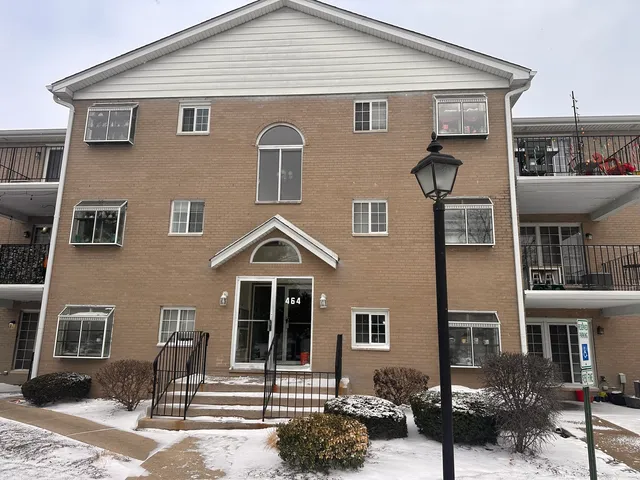$219,000 | 464 South President Street, Unit 204, Carol Stream, IL 60188