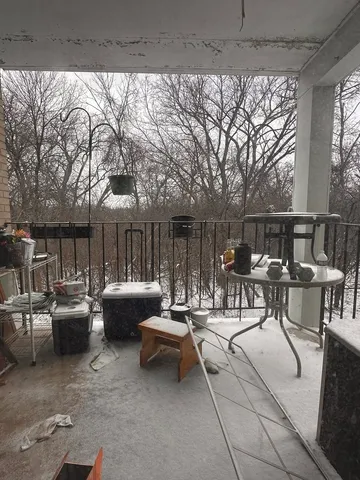 $219,000 | 464 South President Street, Unit 204, Carol Stream, IL 60188