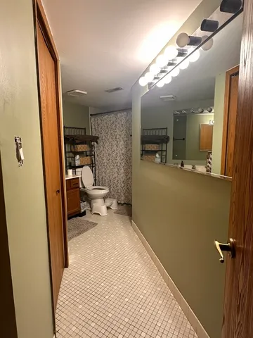 $219,000 | 464 South President Street, Unit 204, Carol Stream, IL 60188