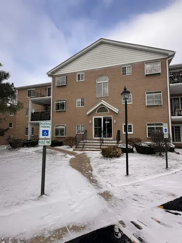 $219,000 | 464 South President Street, Unit 204, Carol Stream, IL 60188