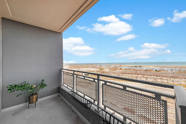 $449,000 | 1901 South Calumet Avenue, Unit 1404, Chicago, IL 60616