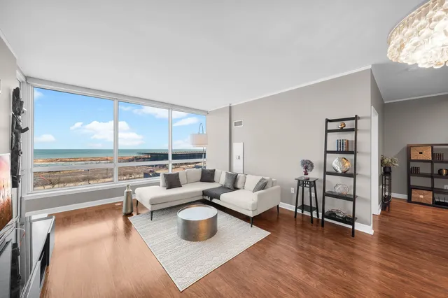 $449,000 | 1901 South Calumet Avenue, Unit 1404, Chicago, IL 60616