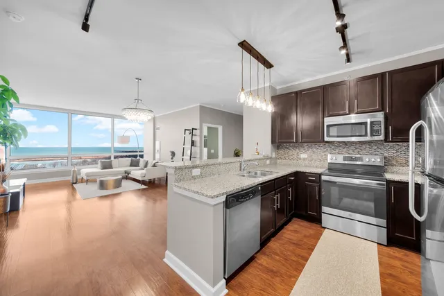 $449,000 | 1901 South Calumet Avenue, Unit 1404, Chicago, IL 60616