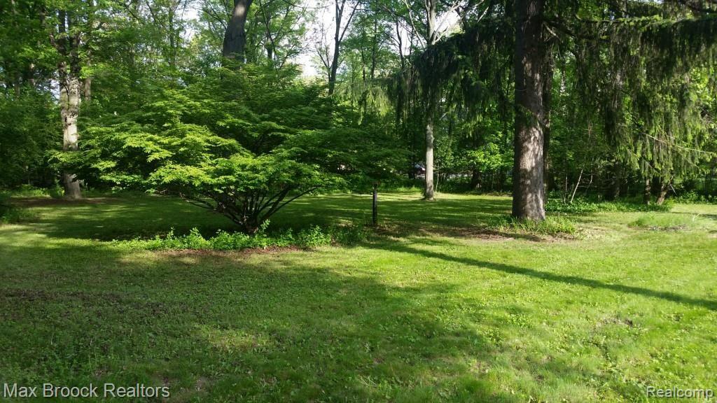 23862 Berg Road Southfield, MI 48033 - Photo 65 of 69 20150521_181753.jpg