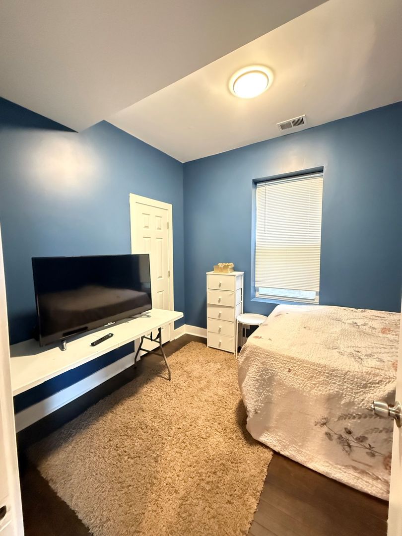 1019 North Ridgeway Avenue, Unit 1 Chicago, IL 60651 - Photo 14 of 22