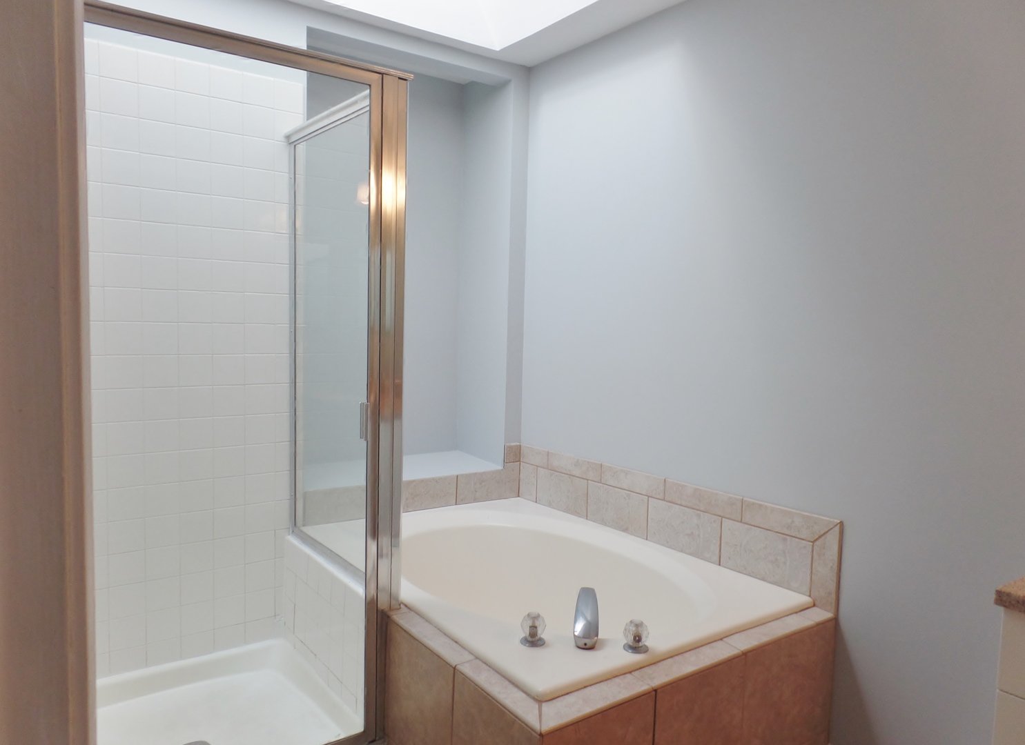 1504 Comanche Drive Bolingbrook, IL 60490 - Photo 18 of 34 a bathroom with a tub and shower