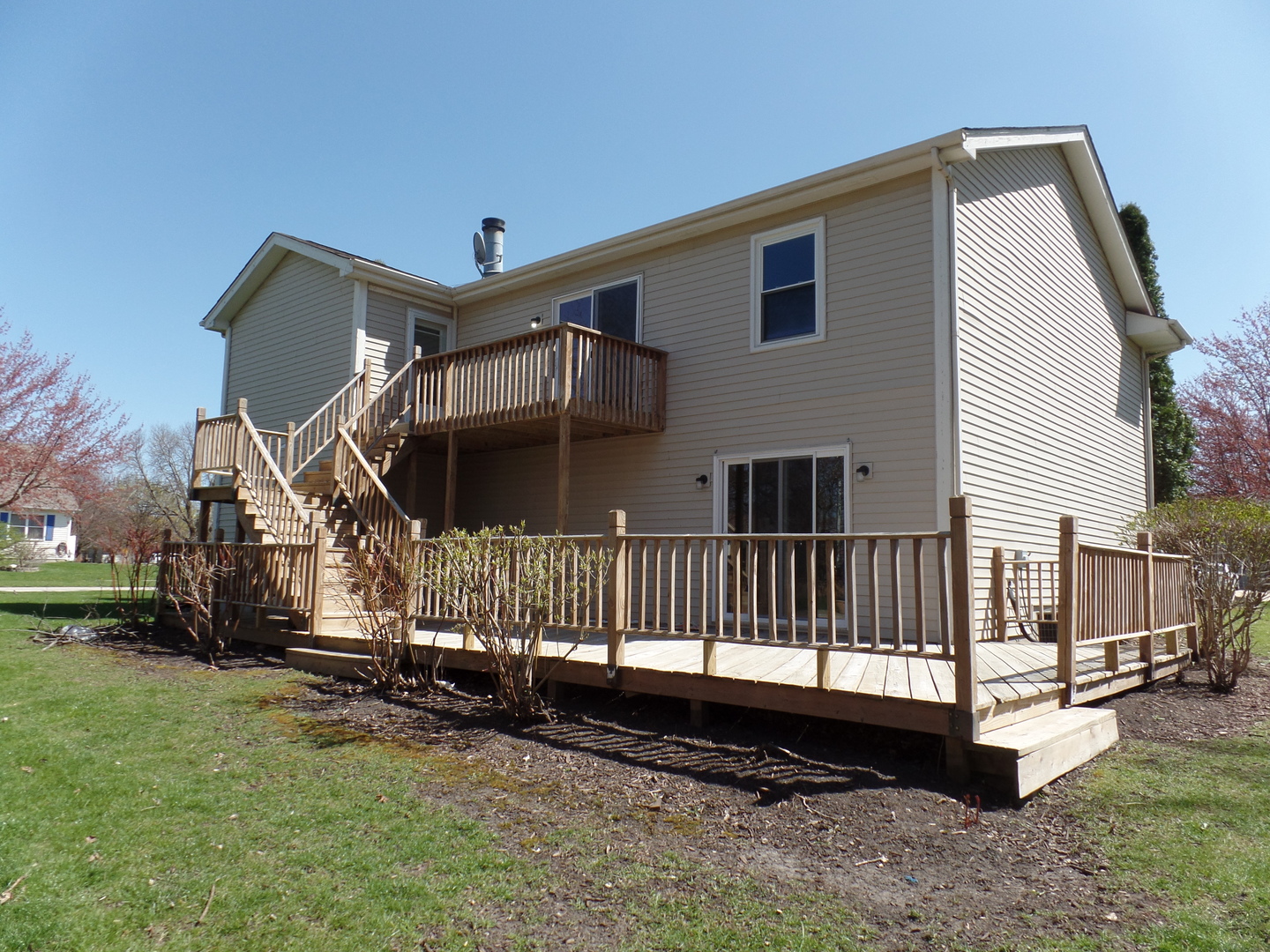 1504 Comanche Drive Bolingbrook, IL 60490 - Photo 33 of 34 a front view of a house with a yard