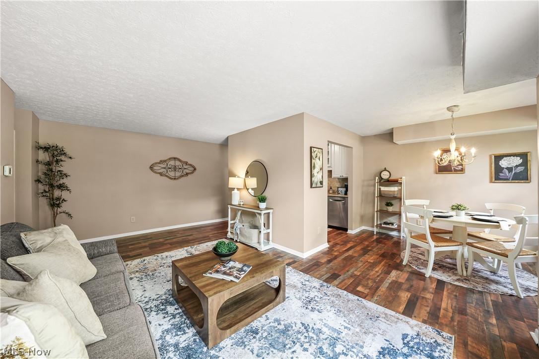 10790 Ravenna Road, Unit 101 Twinsburg, OH 44087 - Photo 4 of 27 Living room and dining room.