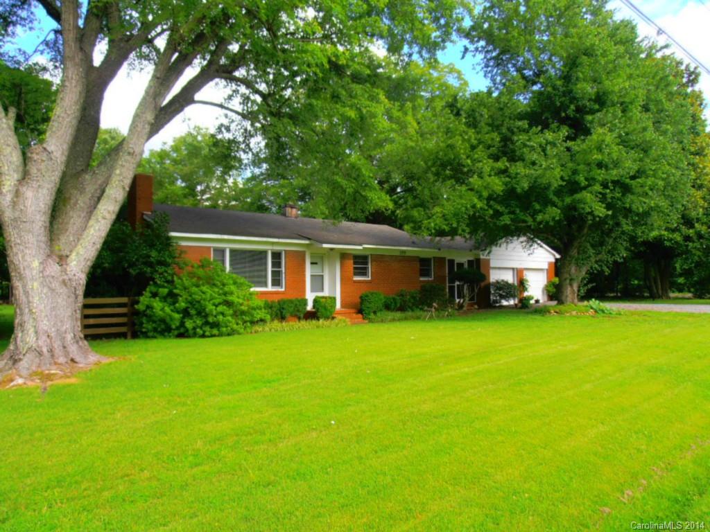 801 Marvin Road Waxhaw, NC 28173 - Photo 2 of 15 a front view of a house with a garden
