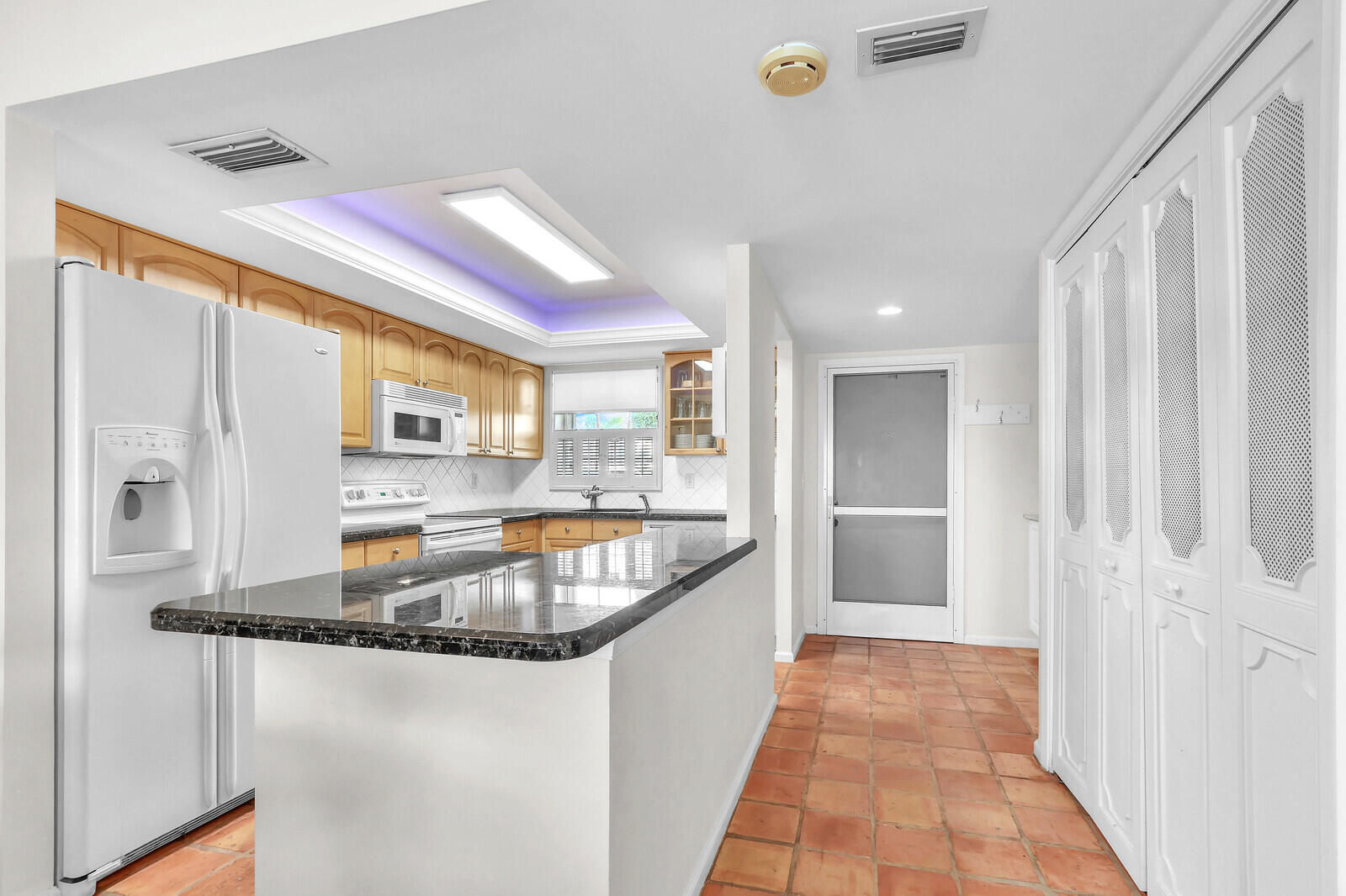 1025 Sugar Sands Boulevard, Unit 159 Singer Island, FL 33404 - Photo 9 of 33 08_Image8_mls