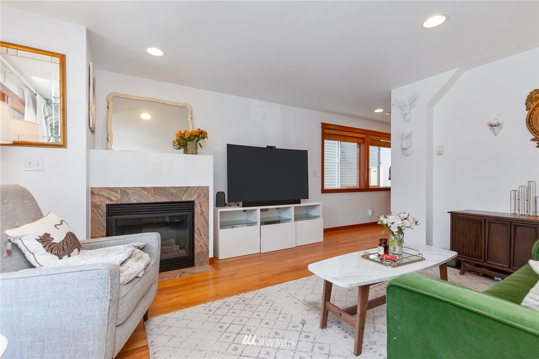 736 North 95th Street, Unit A Seattle, WA 98103 - Photo 4 of 25 Gallery Image 4