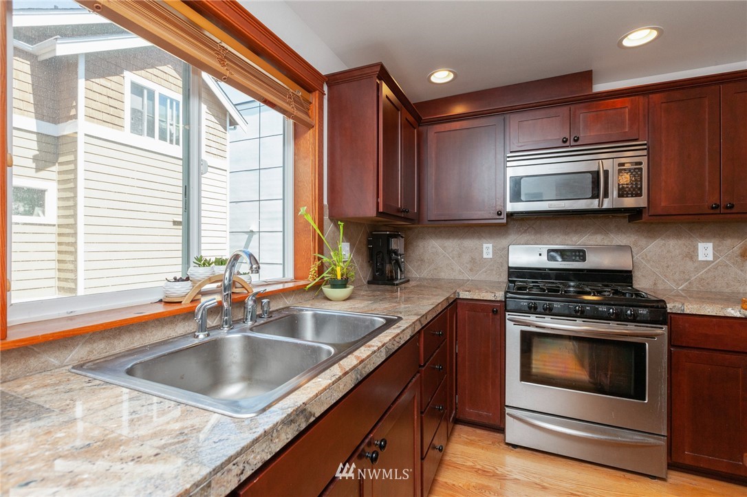 736 North 95th Street, Unit A Seattle, WA 98103 - Photo 7 of 25 Gallery Image 7