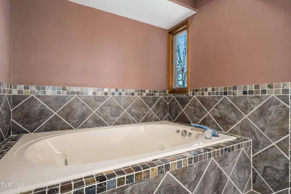 $475,000 | 3407 Bondwood Circle, Johnson City, TN 37604