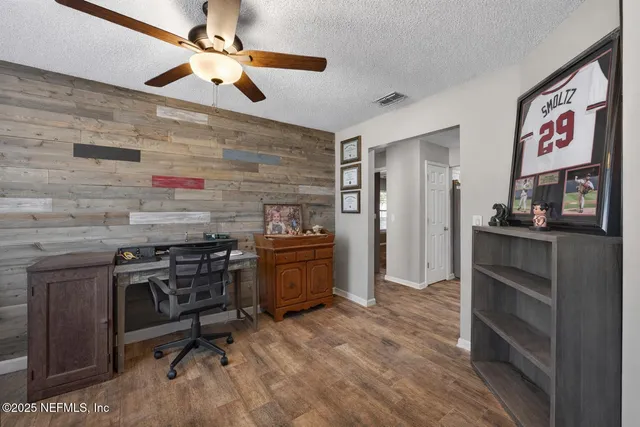 a kitchen that has a stove and a refrigerator