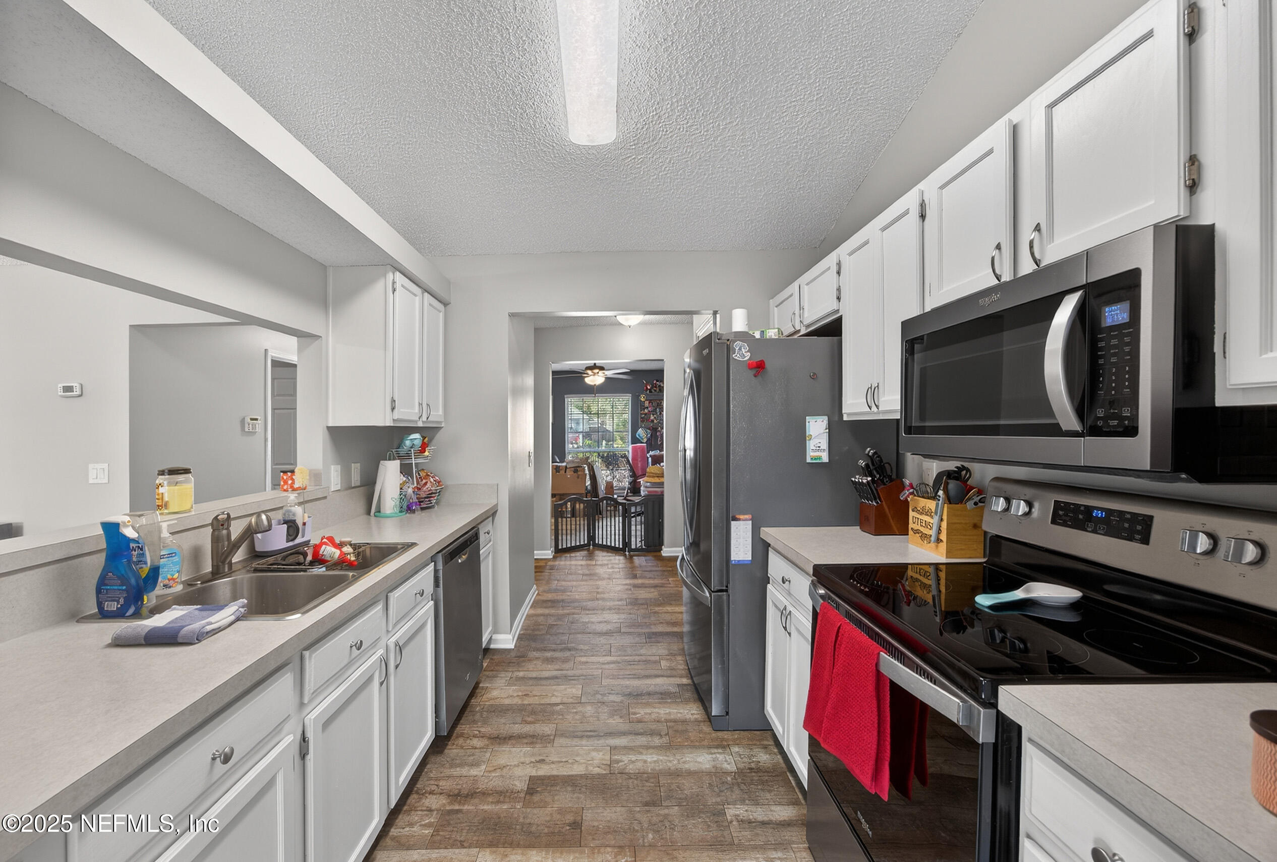 2982 Chief Ridaught Trail Middleburg, FL 32068 - Photo 16 of 33 Kitchen