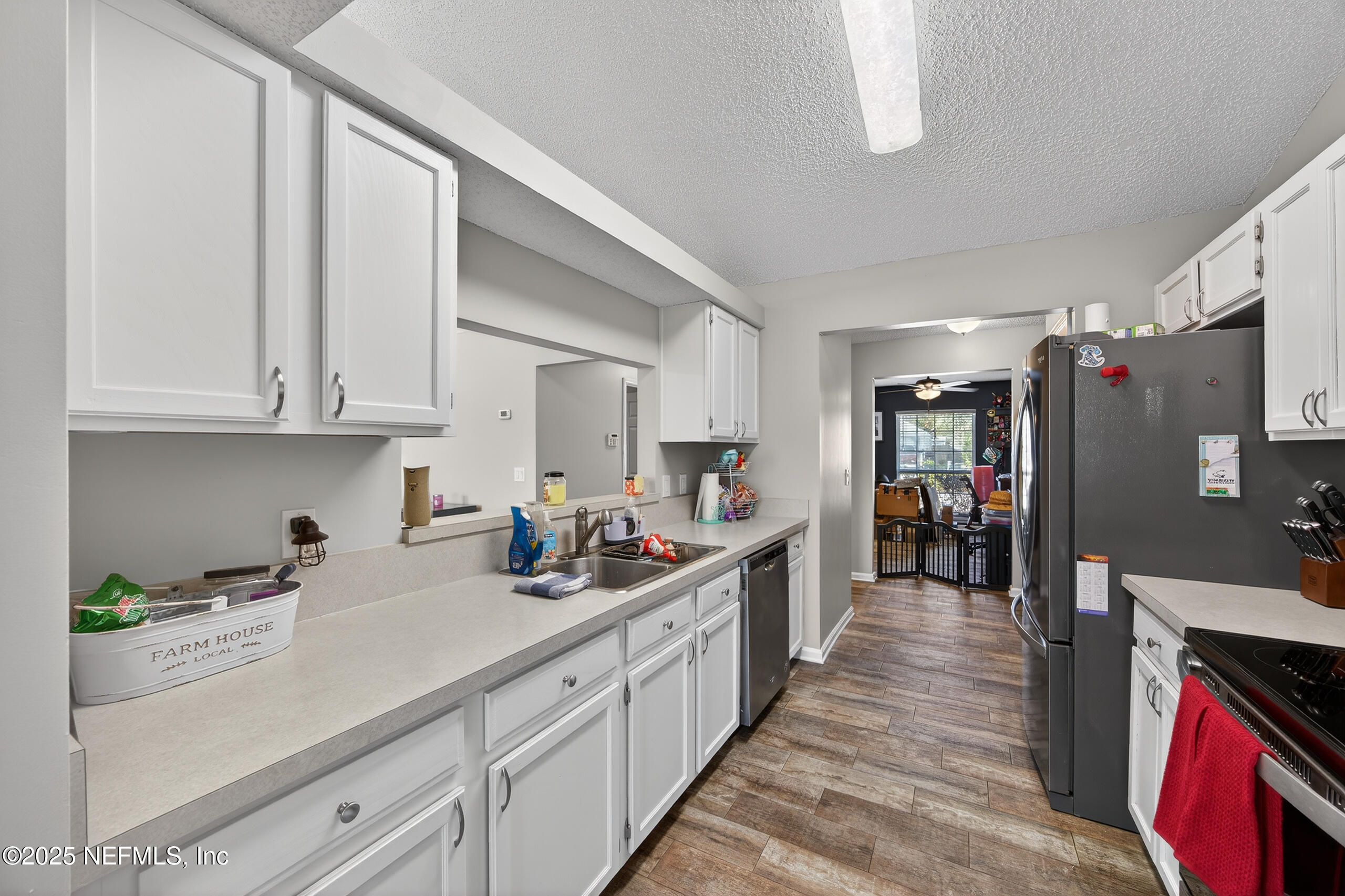 2982 Chief Ridaught Trail Middleburg, FL 32068 - Photo 17 of 33 Kitchen