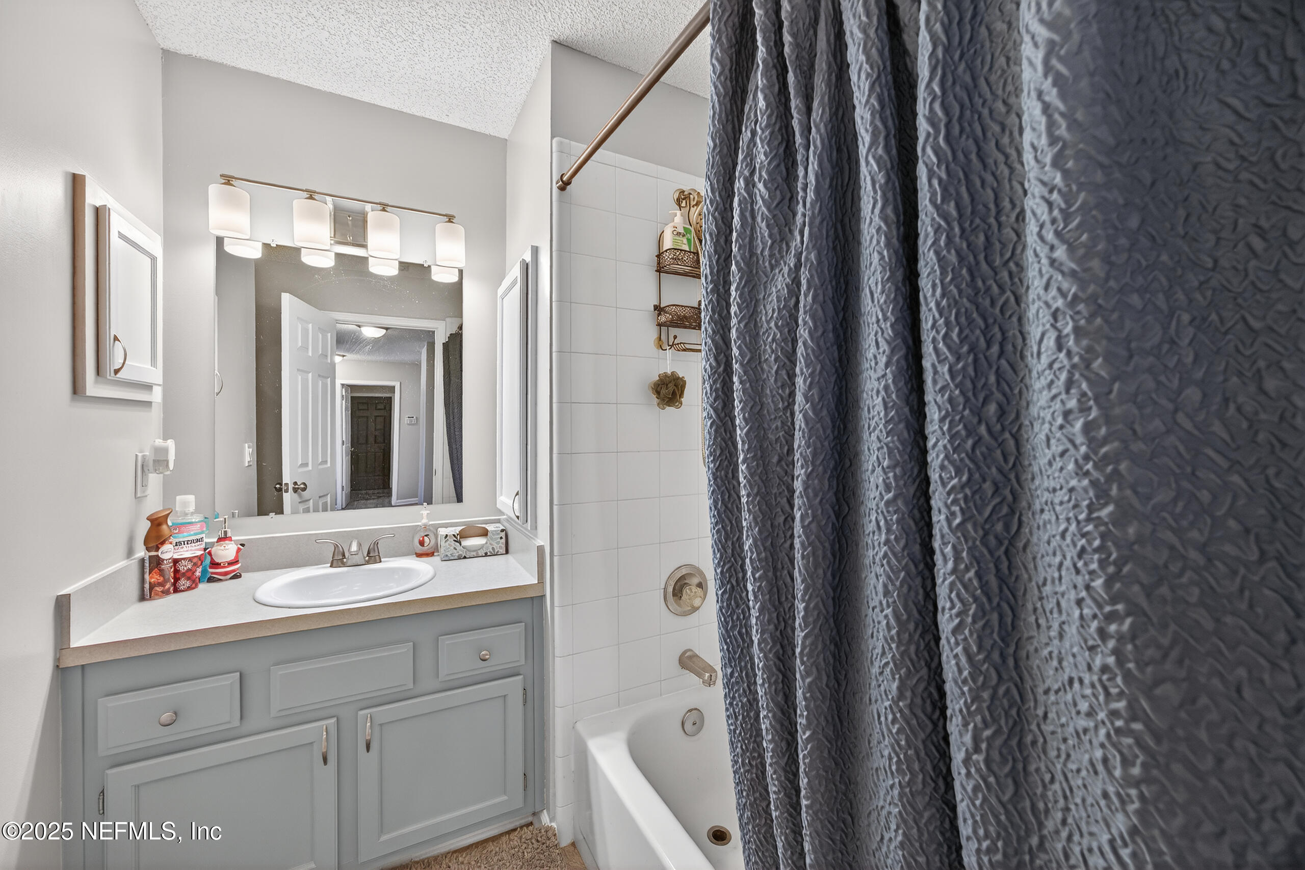 2982 Chief Ridaught Trail Middleburg, FL 32068 - Photo 25 of 33 Secondary Bathroom