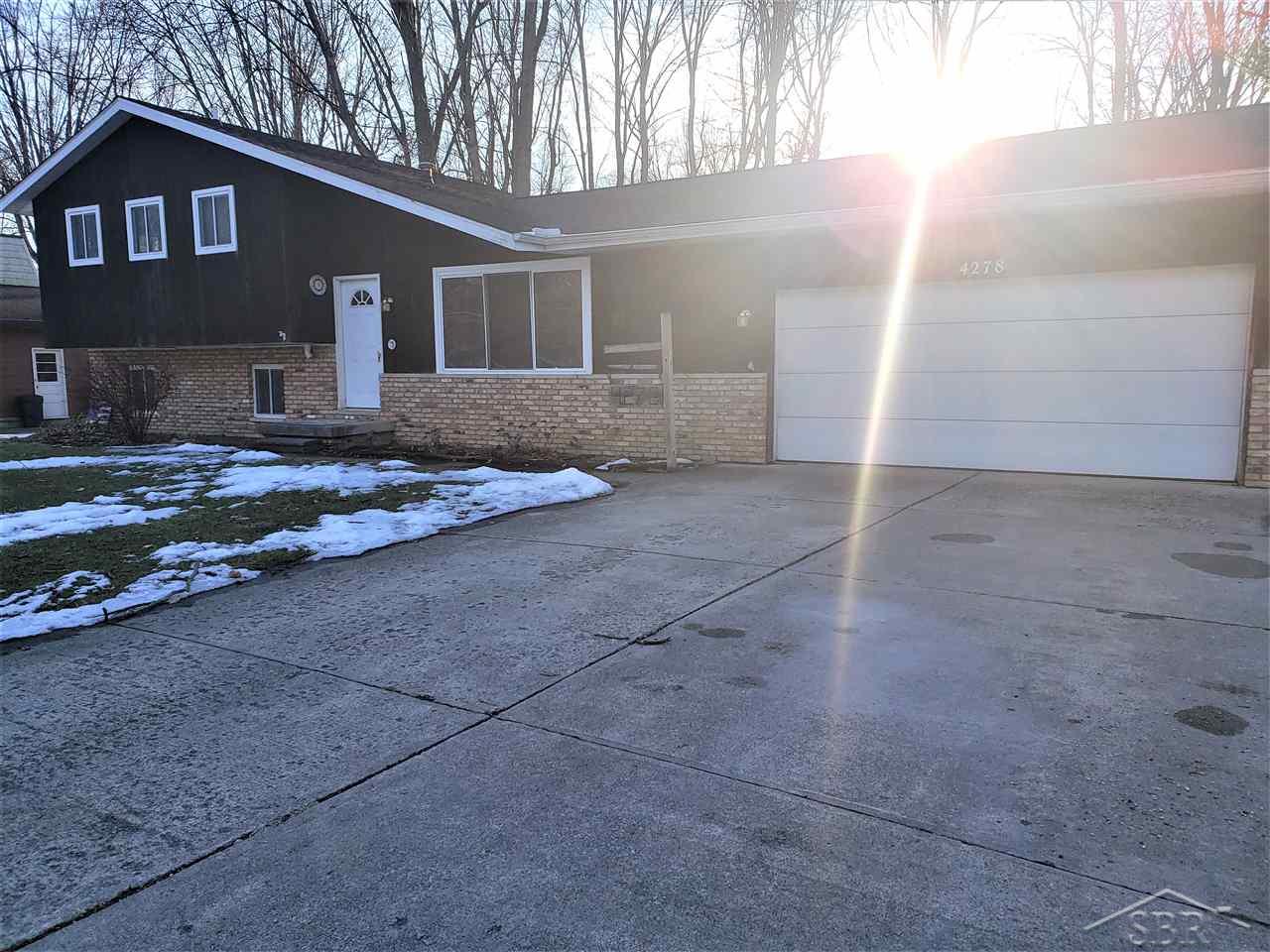 4278 Emerald Road Bridgeport, MI 48722 - Photo 1 of 22 31373033.JPG