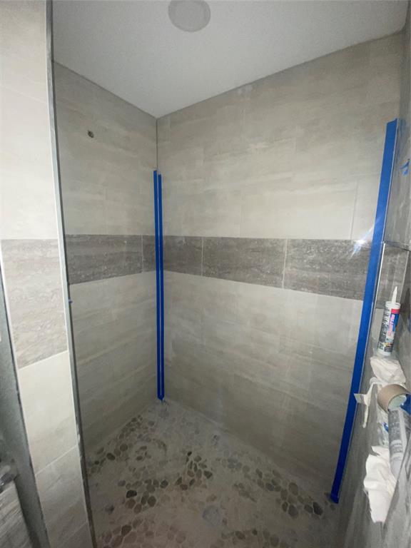 1032 Rays Way Weatherford, TX 76085 - Photo 15 of 25 a bathroom with a shower