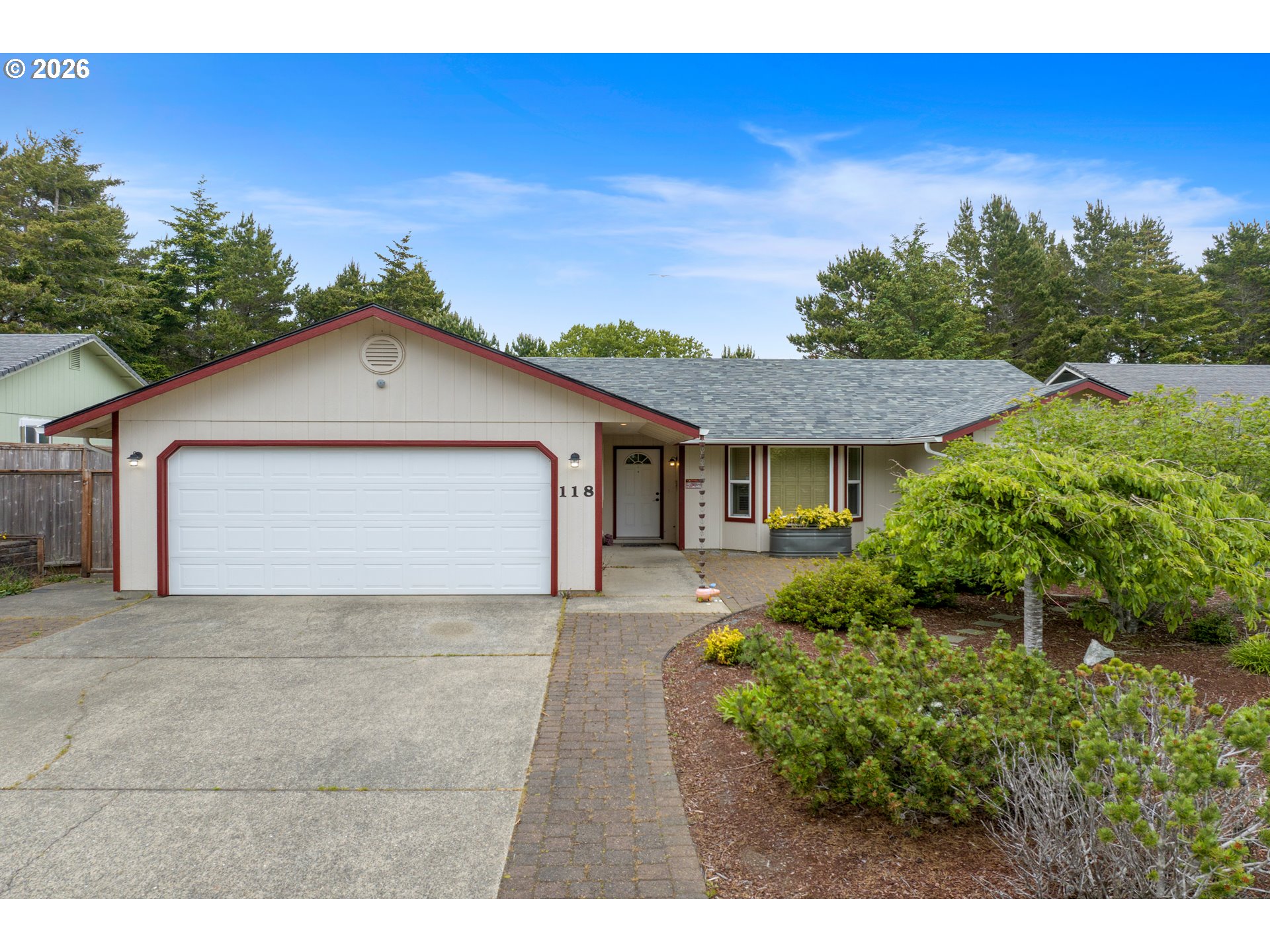 118 Park Village Loop Florence, OR 97439 - Photo 2 of 40