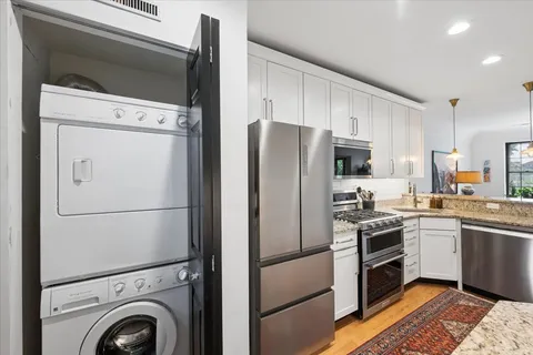 $400,000 | 1118 Washington Boulevard, Unit 3A, Oak Park, IL 60302