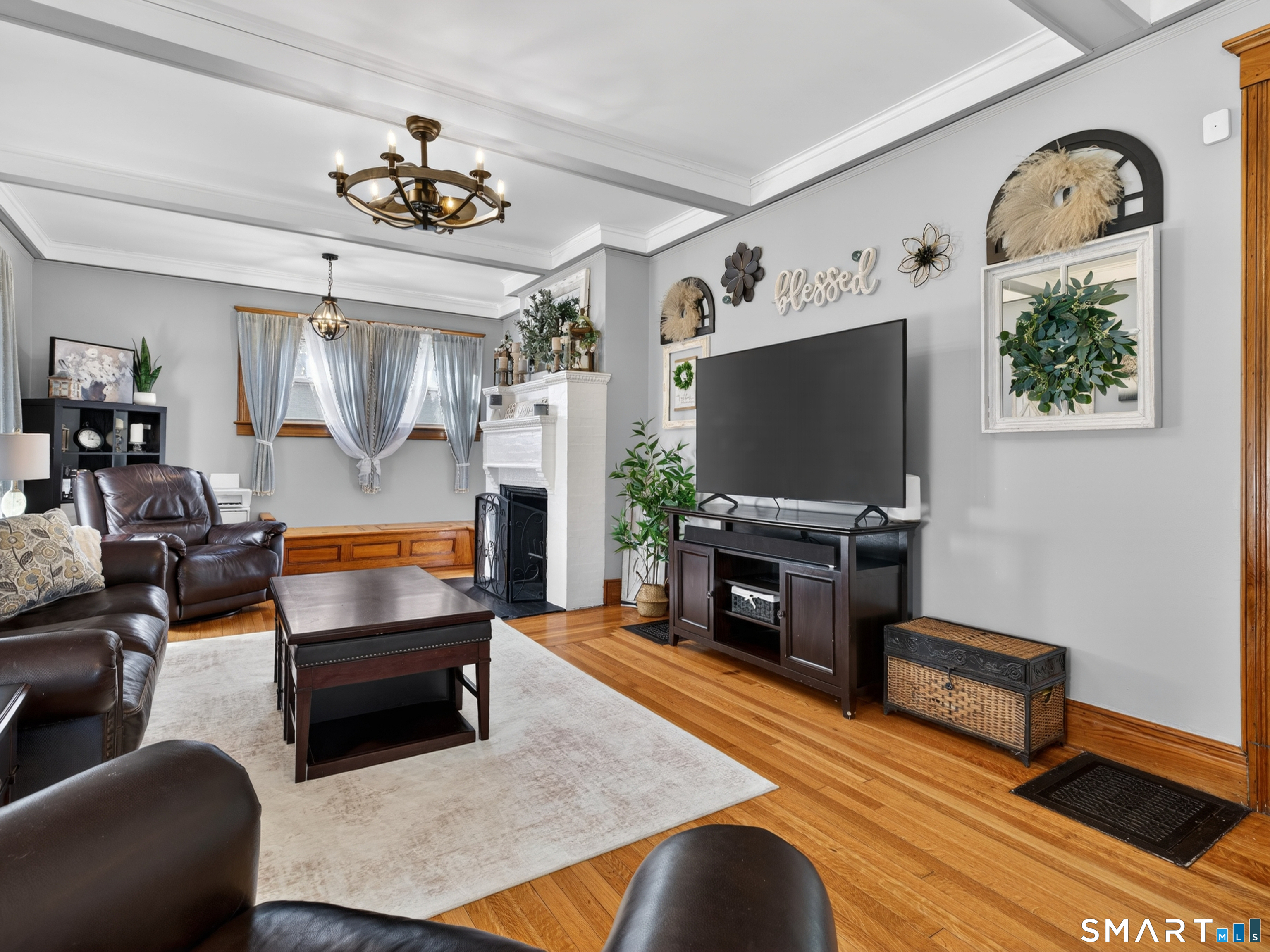115 West Thames Street Norwich, CT 06360 - Photo 22 of 40 a living room with furniture and a flat screen tv