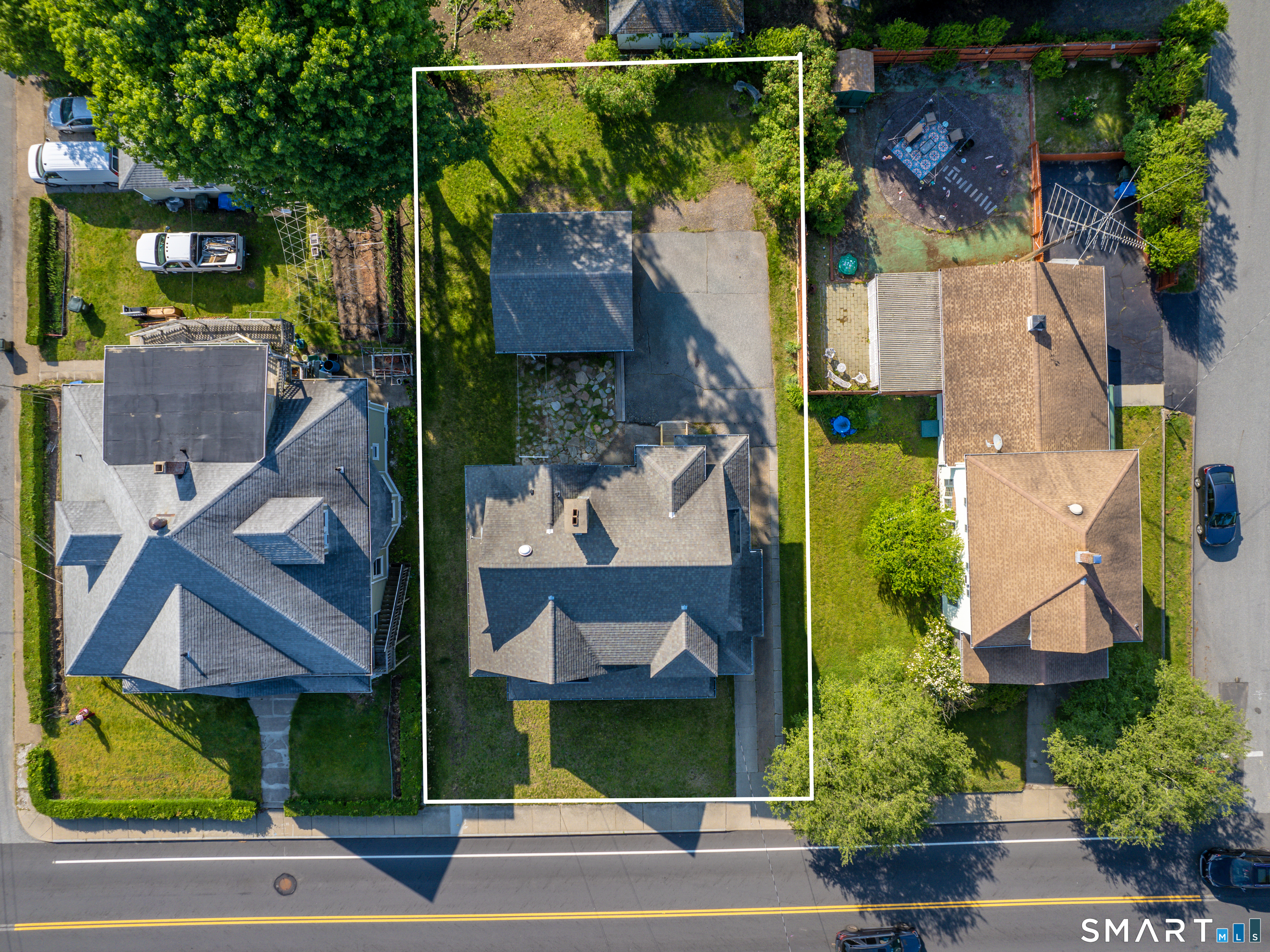 115 West Thames Street Norwich, CT 06360 - Photo 6 of 40 an aerial view of houses with yard