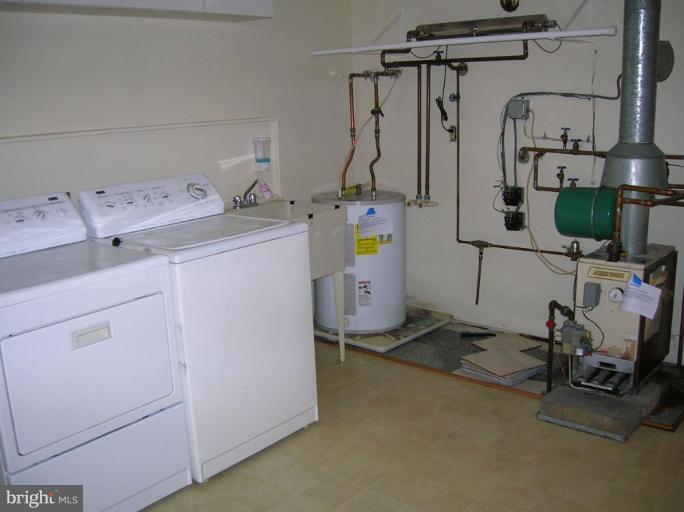 13180 Loyalty Road Leesburg, VA 20176 - Photo 9 of 15 Laundry Area 1