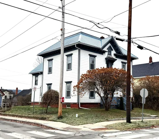 $199,000 | 324 Cliff Street, St. Johnsbury, VT 05819