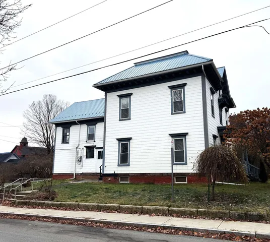 $199,000 | 324 Cliff Street, St. Johnsbury, VT 05819