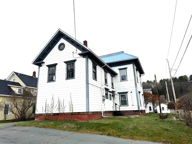 $199,000 | 324 Cliff Street, St. Johnsbury, VT 05819