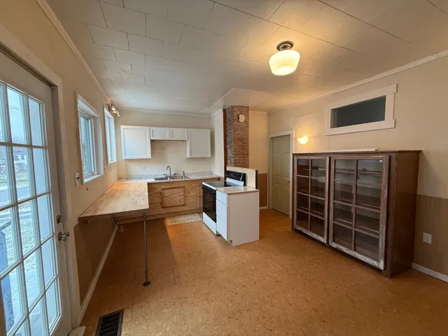 $199,000 | 324 Cliff Street, St. Johnsbury, VT 05819