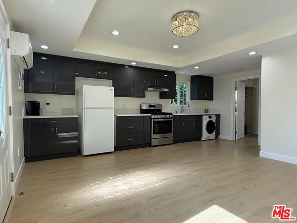 $2,000 | 6500 Teesdale Avenue, North Hollywood, CA 91606