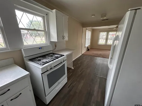 $995 | 402 South Main Street, Quitman, TX 75783