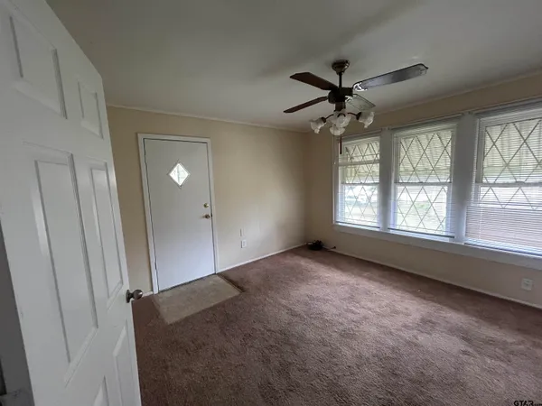 $995 | 402 South Main Street, Quitman, TX 75783