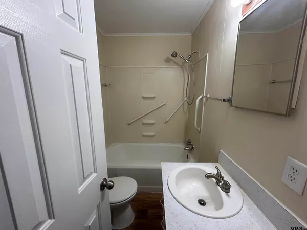 $995 | 402 South Main Street, Quitman, TX 75783