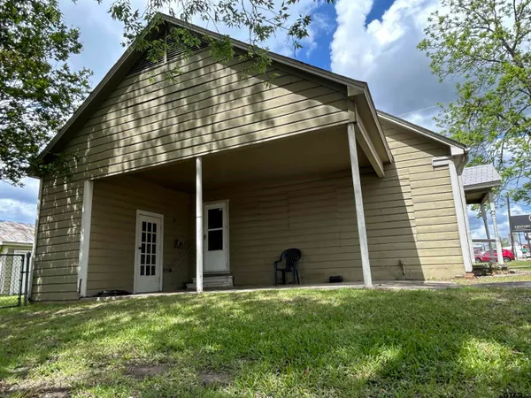 $995 | 402 South Main Street, Quitman, TX 75783