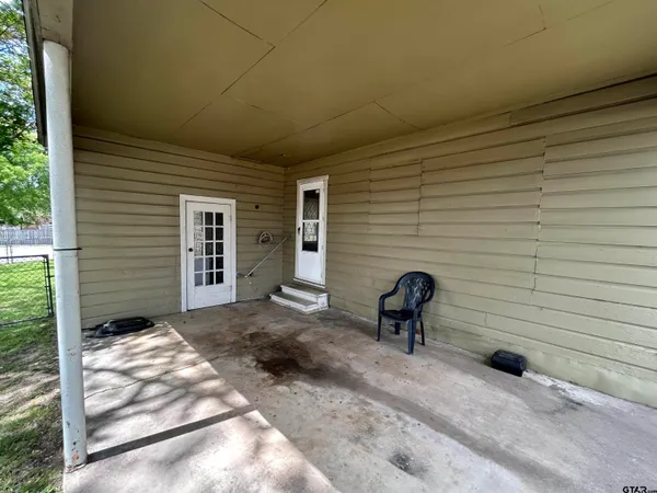 $995 | 402 South Main Street, Quitman, TX 75783